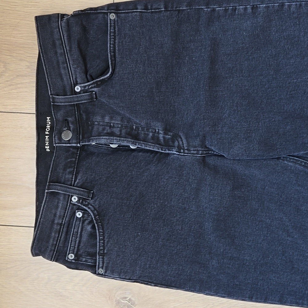 Aritzia Black Straight Leg Women’s Jeans - Picture 5 of 12